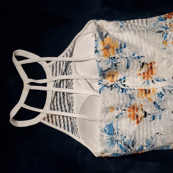 GUESS size 2 BRAND NEW never worn spring dress. - Picture 3 of 5